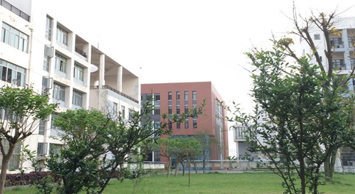 重庆市知行卫生学校2023年卫校学费多少
