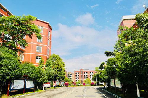 重庆市行知职业技术学校2023年卫校学费多少