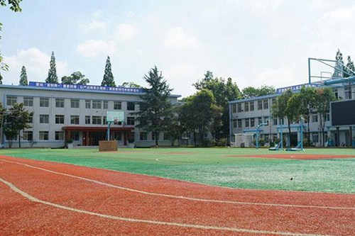 重庆市五一技师学院(重庆市五一高级技工学校)2023年卫校学费一年大概多少