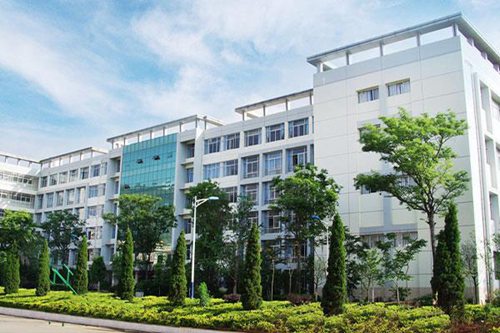 重庆市万州技师学院2023年卫校学费一年多少钱